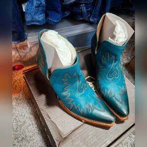 Womens leather bootie